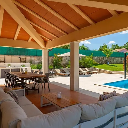 וילה Nona Nina פורץ