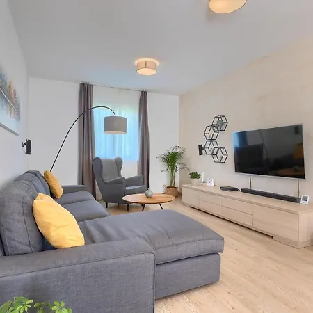 Nona Nina וילה פורץ